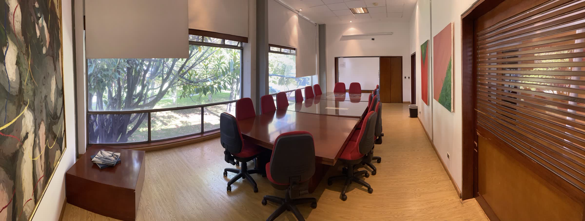 Sala de juntas de la sede de REYMORENO